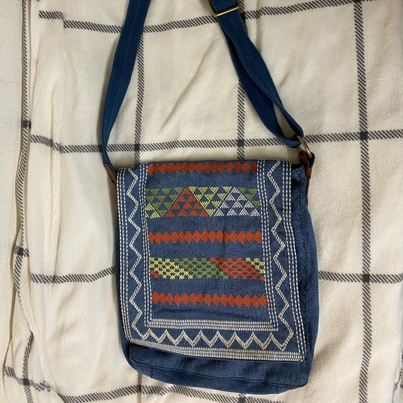 Lucky brand Embroidered jean crossbody bag - Picture 1 of 4
